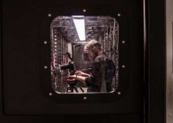 Orada bir datacenter var, uzakta…